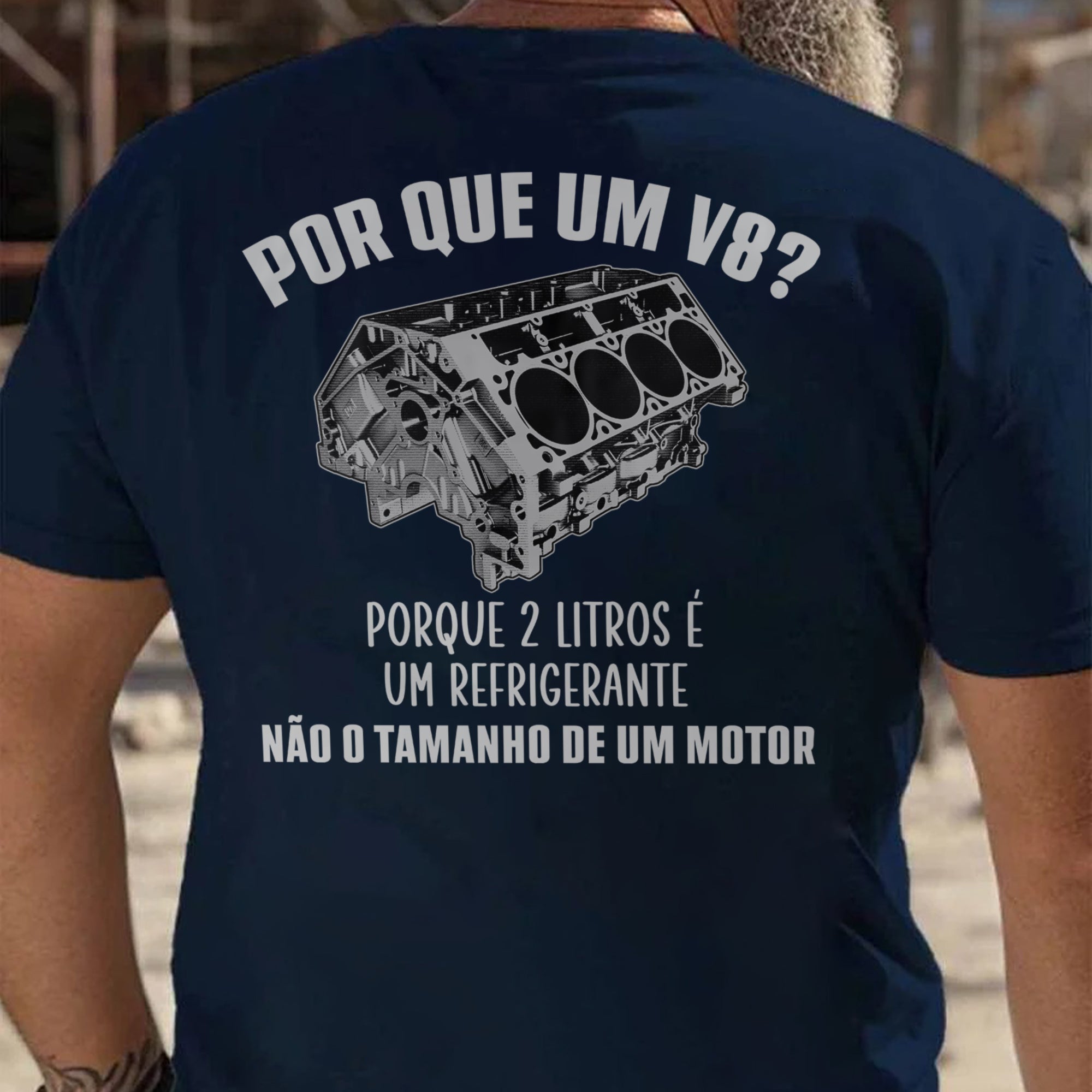 Por que um V8? T-shirt